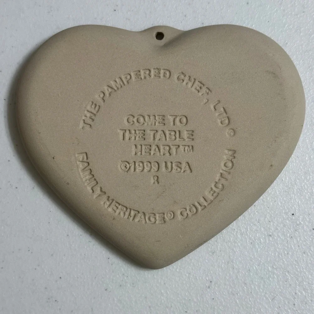 Pampered‎ Chef Come to the Table Heart Cookie Mold Stoneware Fruit 1999 Vintage